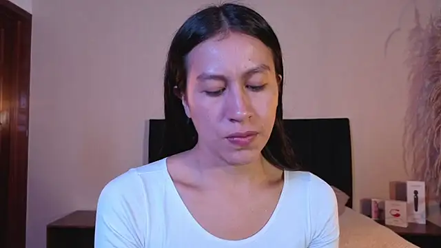 EmiGomez  online show from March 26, 10:10 am