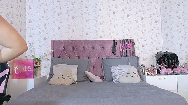 Snapshot of AvrillThomas chatting on October 16, 4:30 pm AvrillThomas online show from October 16, 4:30 pm