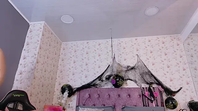 Snapshot of AvrillThomas chatting on October 28, 4:31 pm AvrillThomas online show from October 28, 4:31 pm