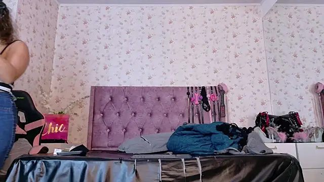 Snapshot of AvrillThomas chatting on November 17, 3:51 pm AvrillThomas online show from November 17, 3:51 pm