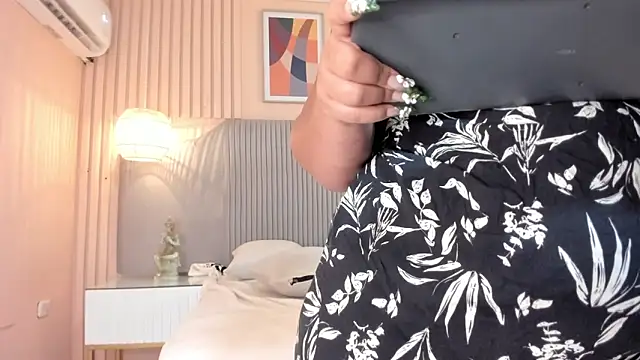 Snapshot of samyriverss chatting on November 15, 10:45 am samyriverss online show from November 15, 10:45 am