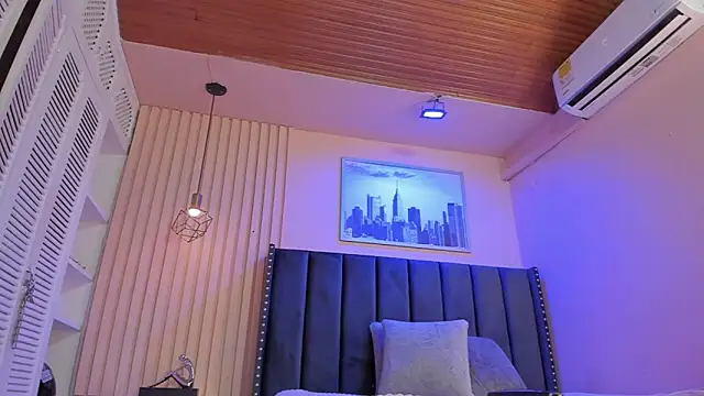 viiolett lee online show from November 4, 10:42 pm