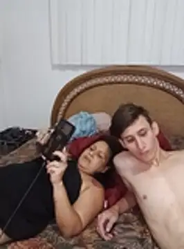 Snapshot of Milfvalesk chatting on October 18, 3:42 am Milfvalesk online show from October 18, 3:42 am