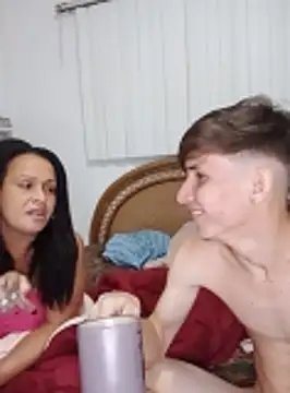 Snapshot of Milfvalesk chatting on October 22, 2:34 am Milfvalesk online show from October 22, 2:34 am