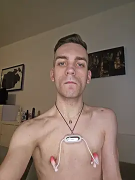 Snapshot of nickdtr chatting on November 15, 4:47 pm nickdtr online show from November 15, 4:47 pm