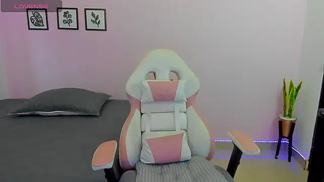 sophie pazz online show from April 10, 9:19 pm