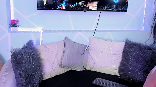 lila noa online show from November 8, 7:45 pm