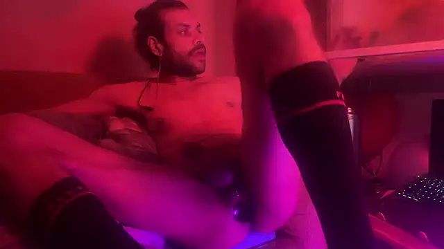 P4RtYBOII92 online show from December 22, 6:26 pm