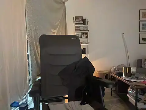 P4RtYBOII92 online show from December 21, 10:33 am