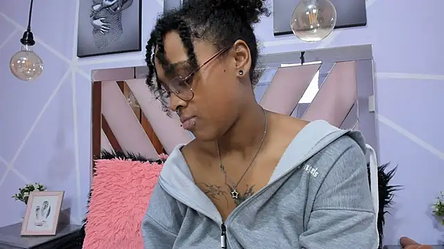 Elith noa online show from February 1, 1:44 am