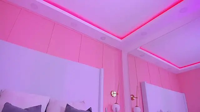 shaina vasquez online show from December 21, 7:32 pm