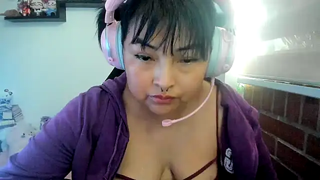 Shaddycute  online show from March 18, 6:33 pm