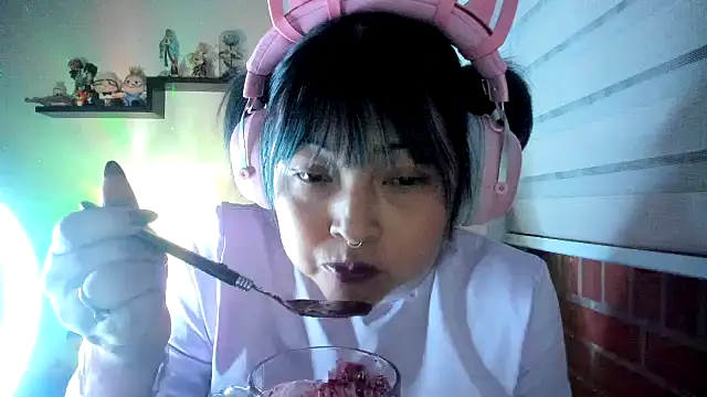 Shaddycute  online show from June 6, 1:43 am