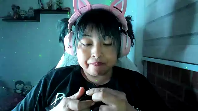 Shaddycute  online show from June 17, 11:49 pm