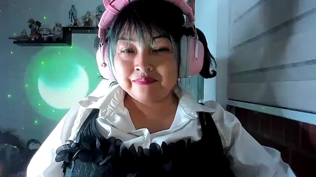 Shaddycute  online show from June 21, 1:30 am