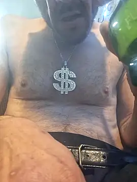 Snapshot of gettinit2wice chatting on December 2, 9:58 am gettinit2wice online show from December 2, 9:58 am