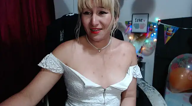 Snapshot of florecita9 chatting on March 1, 9:59 pm florecita9 online show from March 1, 9:59 pm