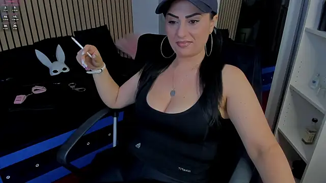 Snapshot of MistressMeghan chatting on July 10, 1:47 pm MistressMeghan online show from July 10, 1:47 pm