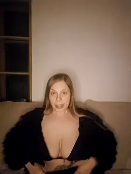 Snapshot of katiestevens chatting on November 23, 10:09 pm katiestevens online show from November 23, 10:09 pm