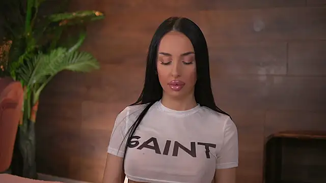 KairaAndrews online show from January 10, 7:37 pm