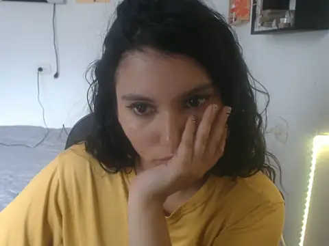 Snapshot of HannaKlein chatting on November 20, 6:18 pm HannaKlein online show from November 20, 6:18 pm