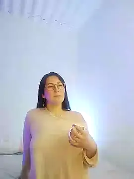 Elle Lee  online show from December 6, 2:13 am