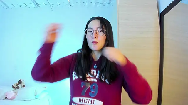 Elle Lee  online show from February 12, 2:56 pm