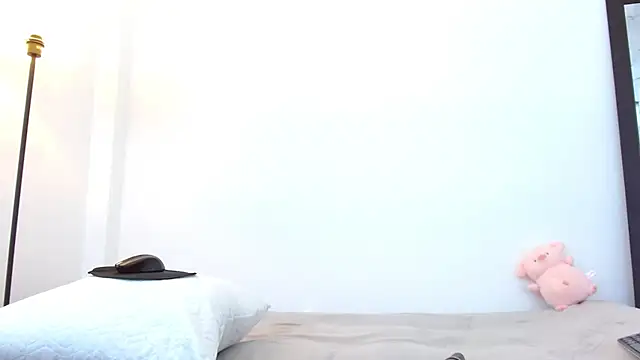 Snapshot of Elle_Lee_ chatting on May 4, 10:50 pm Elle Lee online show from May 4, 10:50 pm