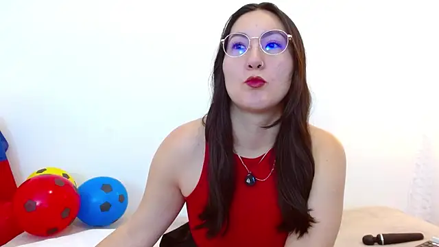 Snapshot of Elle_Lee_ chatting on June 18, 3:16 pm Elle Lee online show from June 18, 3:16 pm
