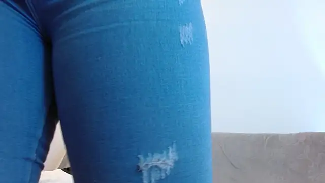 Snapshot of Elle_Lee_ chatting on July 17, 5:18 pm Elle Lee online show from July 17, 5:18 pm
