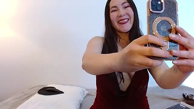 Snapshot of Elle_Lee_ chatting on July 19, 6:22 pm Elle Lee online show from July 19, 6:22 pm