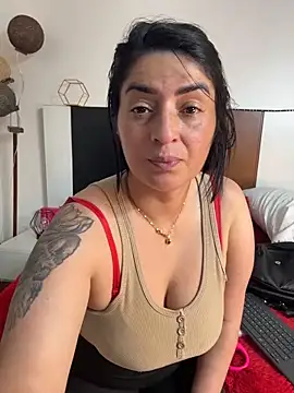 Snapshot of karenlennox1 chatting on May 15, 10:28 pm karenlennox1 online show from May 15, 10:28 pm