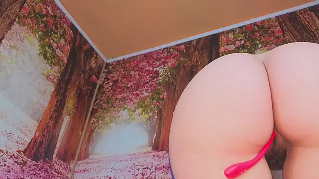 Snapshot of Wet_nympho chatting on January 6, 8:29 am Wet nympho online show from January 6, 8:29 am