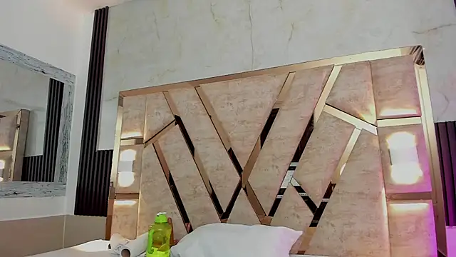 molly sweetee online show from October 19, 1:39 am