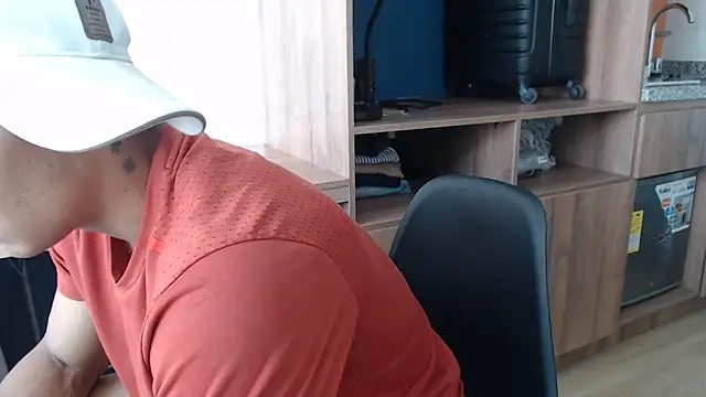 Snapshot of Jhonyblack_1 chatting on February 6, 7:17 pm Jhonyblack 1 online show from February 6, 7:17 pm