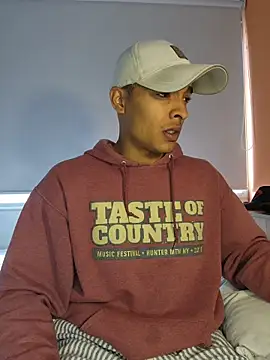 Snapshot of Jhonyblack_1 chatting on February 25, 5:11 pm Jhonyblack 1 online show from February 25, 5:11 pm