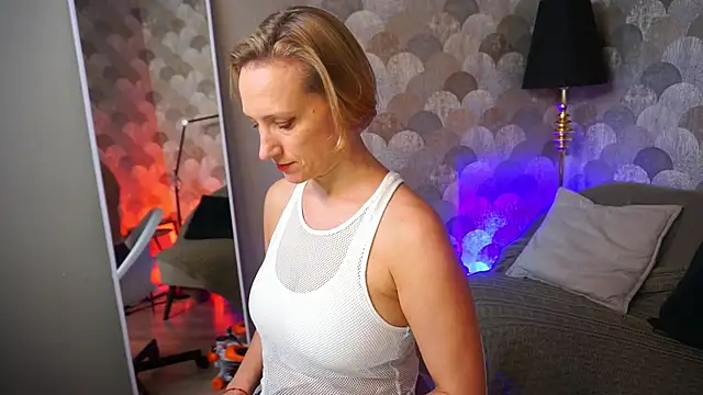 Snapshot of UmaTruewoman chatting on June 2, 5:53 am UmaTruewoman online show from June 2, 5:53 am