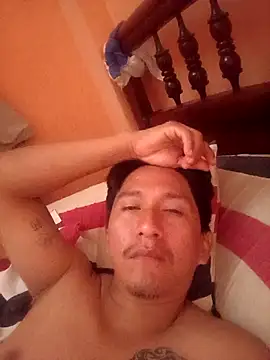 Snapshot of latinobm83 chatting on February 12, 12:22 pm latinobm83 online show from February 12, 12:22 pm