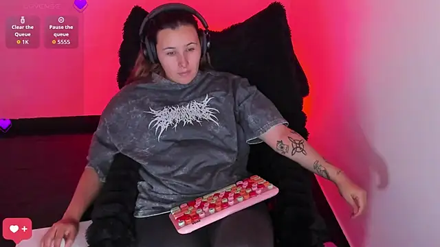 bonnie moon  online show from February 5, 7:29 pm