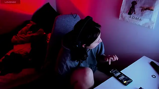 bonnie moon  online show from May 16, 9:13 pm