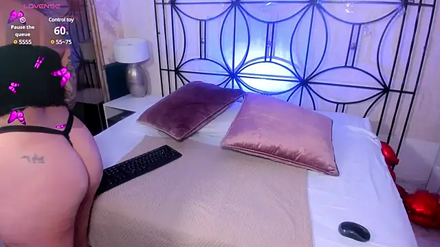 Paiige peach online show from February 15, 11:17 am