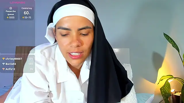 ClaraMariaMon online show from December 17, 10:00 pm
