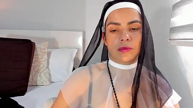ClaraMariaMon online show from June 25, 4:11 pm