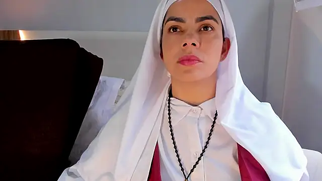 ClaraMariaMon online show from July 1, 3:45 pm