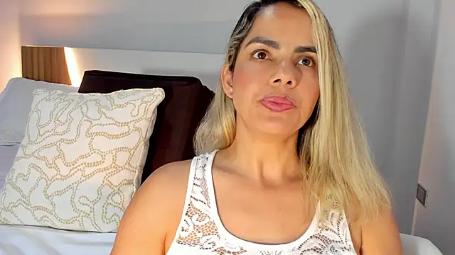 ClaraMariaMon online show from July 19, 7:39 pm
