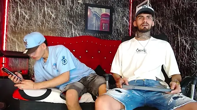 Snapshot of Brutal_Sex_Fucking chatting on December 6, 9:35 pm Brutal Sex Fucking online show from December 6, 9:35 pm