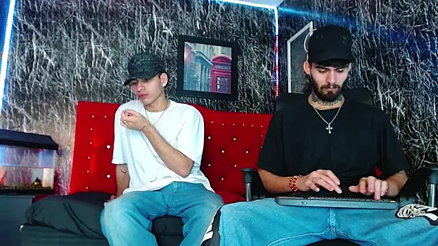 Snapshot of Brutal_Sex_Fucking chatting on December 31, 8:23 pm Brutal Sex Fucking online show from December 31, 8:23 pm