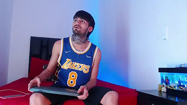 Snapshot of Brutal_Sex_Fucking chatting on January 9, 3:36 am Brutal Sex Fucking online show from January 9, 3:36 am