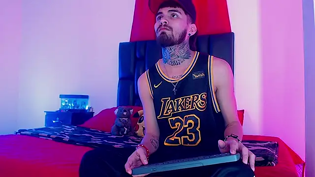 Snapshot of Brutal_Sex_Fucking chatting on February 19, 9:14 pm Brutal Sex Fucking online show from February 19, 9:14 pm