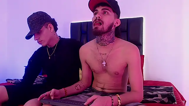 Snapshot of Brutal_Sex_Fucking chatting on February 21, 5:56 am Brutal Sex Fucking online show from February 21, 5:56 am